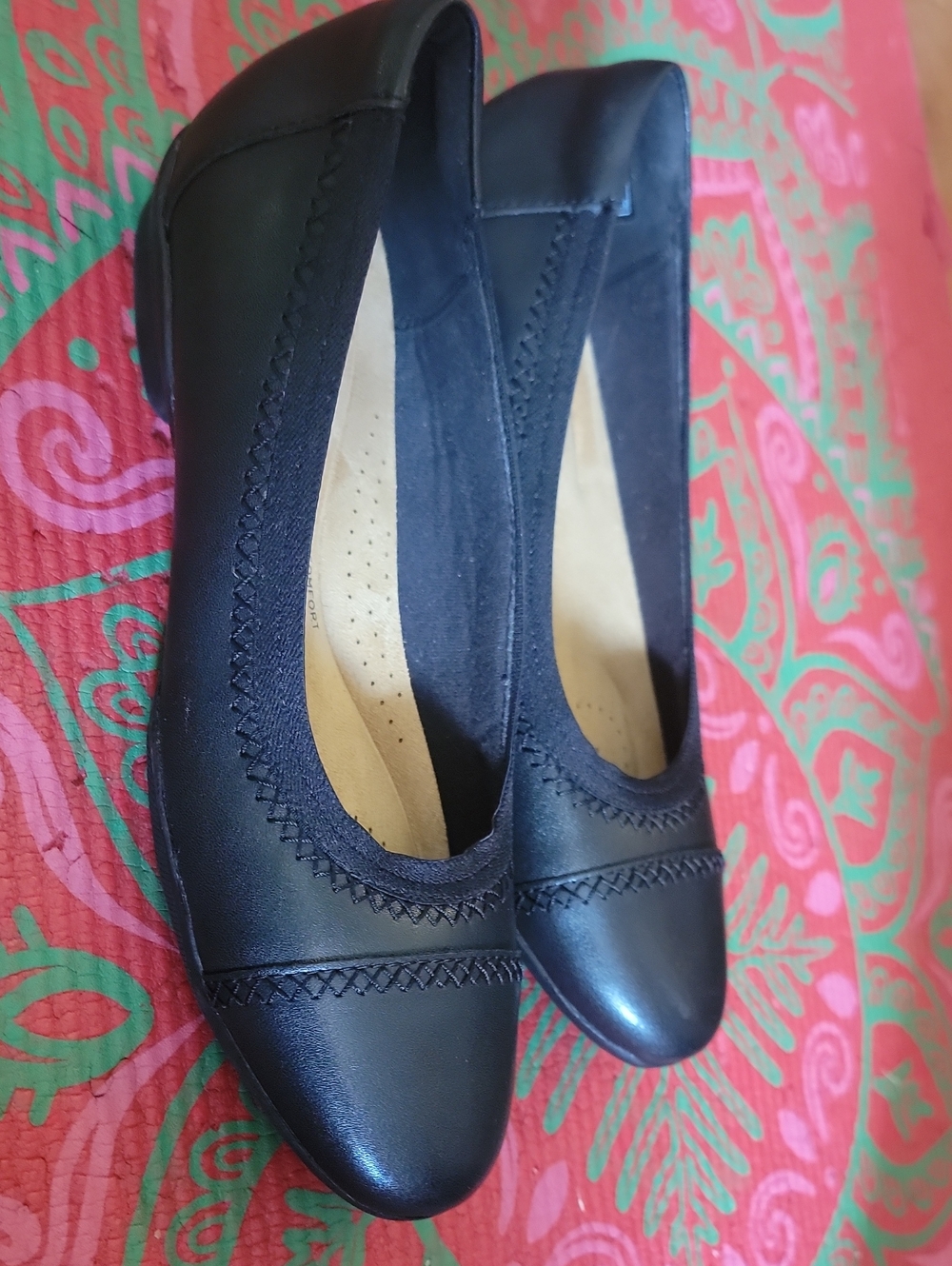 Clarks Black Leather Round-Toe Slip-On Flats